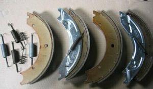 Knot brake shoes 250 x 40 two pairs to do one complete axle (click for enlarged image)
